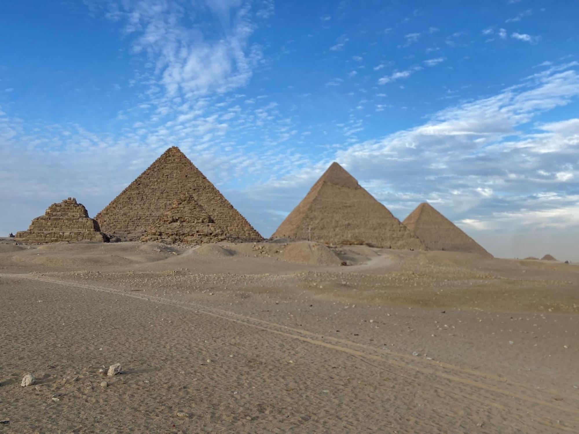 Loay Pyramids View Apartment Кайро Екстериор снимка