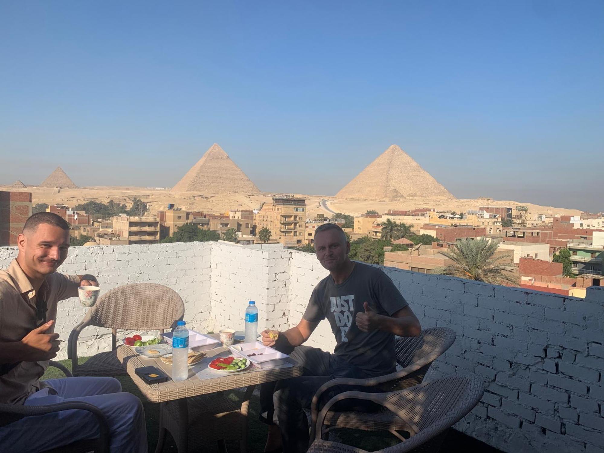 Loay Pyramids View Apartment Кайро Екстериор снимка